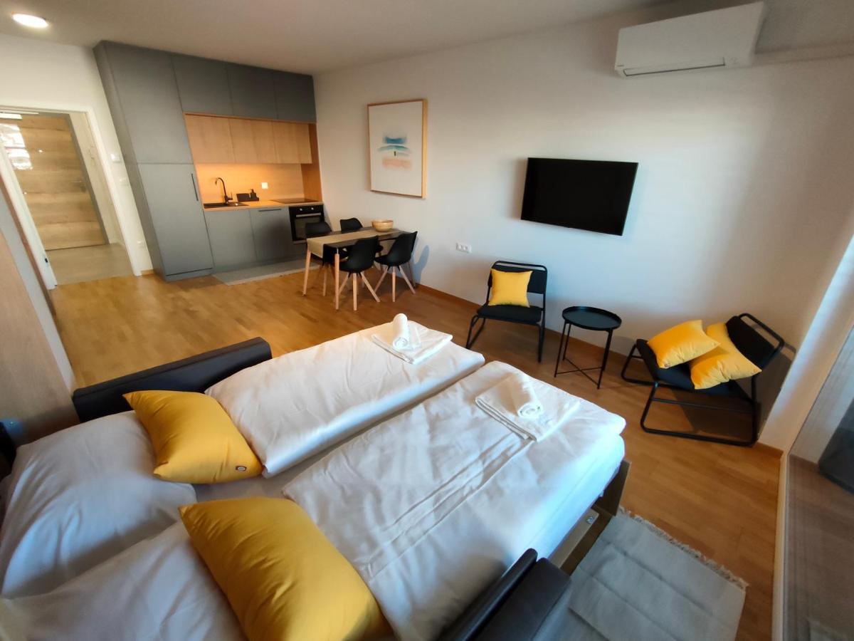 Bed & Breakfast Rezidenca Pipanova Ljubljana Luaran gambar
