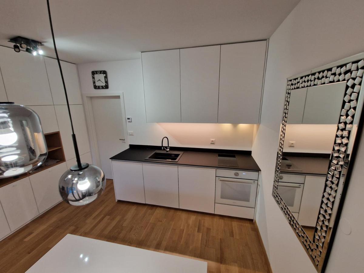 Bed & Breakfast Rezidenca Pipanova Ljubljana Luaran gambar
