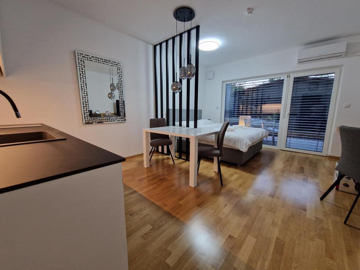 Bed & Breakfast Rezidenca Pipanova Ljubljana Luaran gambar