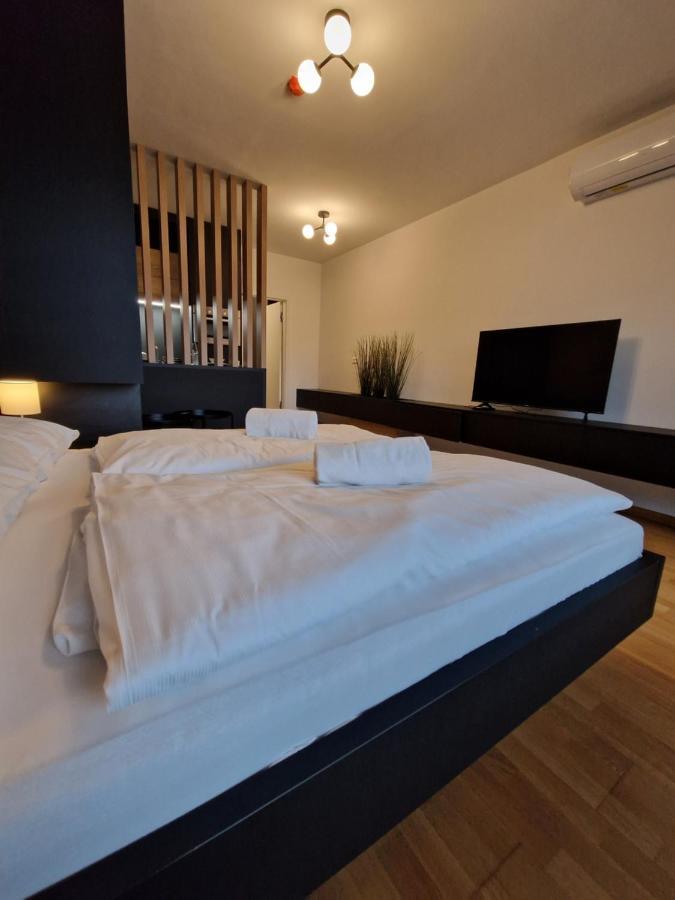 Bed & Breakfast Rezidenca Pipanova Ljubljana Luaran gambar